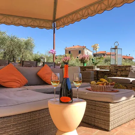 Sleeps 8 With Pool And Wifi Villa